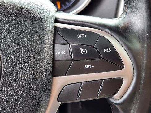 Used 2018 Jeep Grand Cherokee Limited w/ Luxury Group II image 23