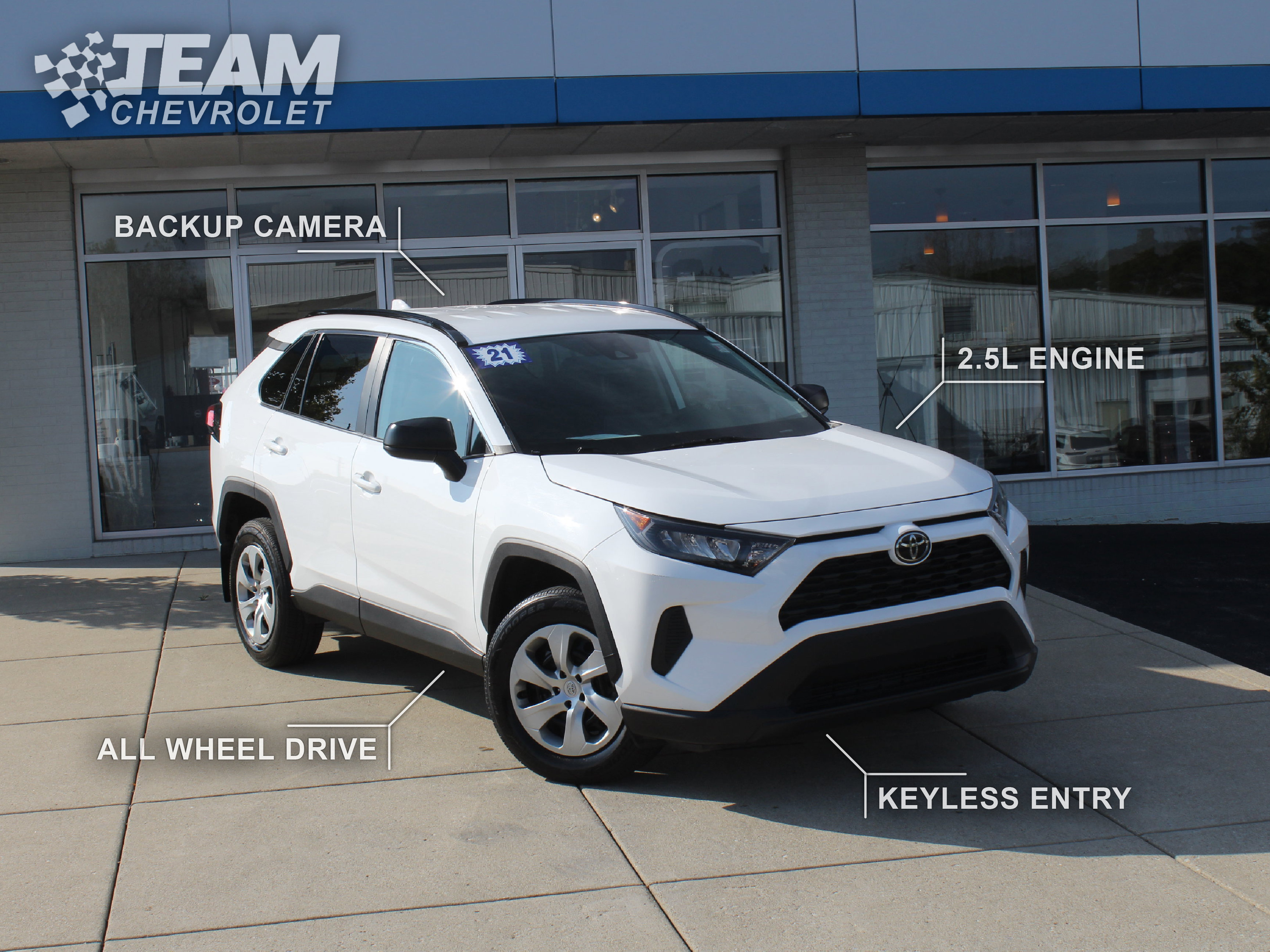 Used 2021 Toyota RAV4 LE AWD/4WD image 2