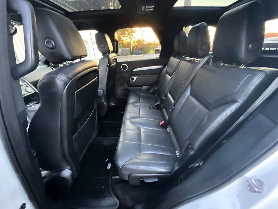 Used 2020 Land Rover Discovery Landmark AWD/4WD image 29