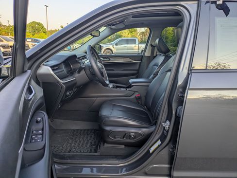 Used 2022 Jeep Grand Cherokee L Limited AWD/4WD image 12