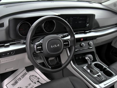 Used 2024 Kia Carnival LX image 16