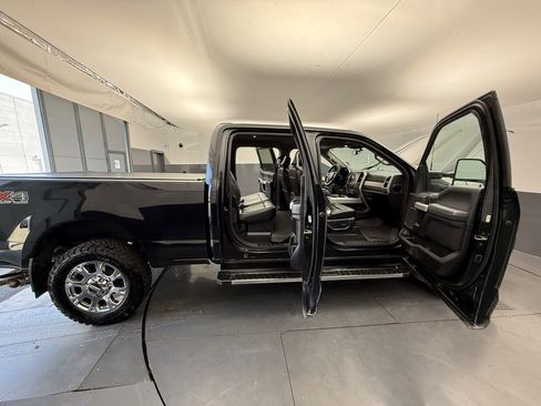Used 2021 Ford F250 Lariat w/ Lariat Ultimate Package image 16