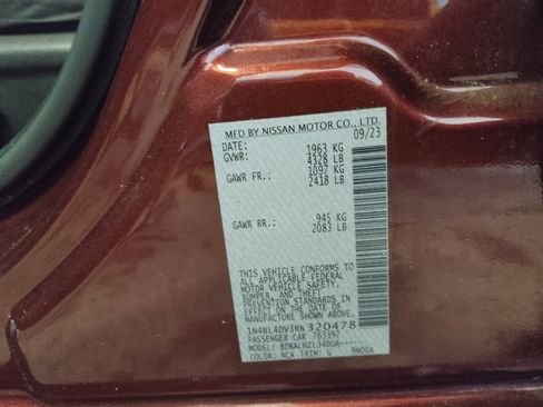 Used 2024 Nissan Altima 2.5 SV FWD image 33