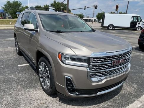Used 2022 GMC Acadia Denali w/ Denali Ultimate Package AWD/4WD image 4