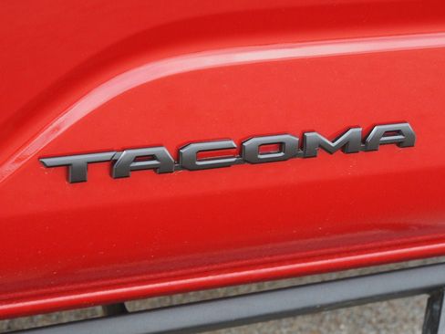 Used 2025 Toyota Tacoma TRD Sport w/ TRD Sport Premium Package AWD/4WD image 18