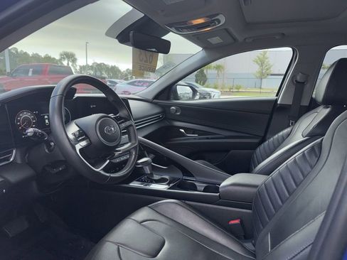 Used 2022 Hyundai Elantra Limited image 6