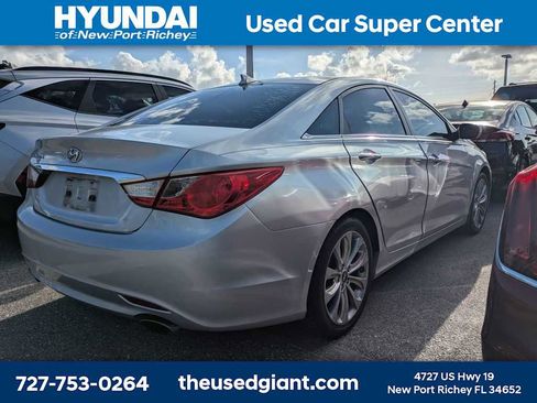 Used 2013 Hyundai Sonata SE FWD image 2