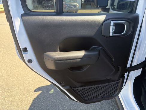 Used 2022 Jeep Gladiator Sport AWD/4WD image 11