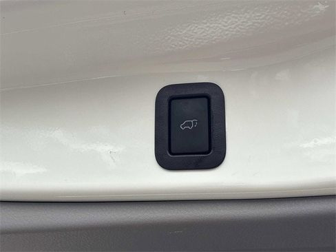 Used 2019 Toyota Highlander Limited image 14