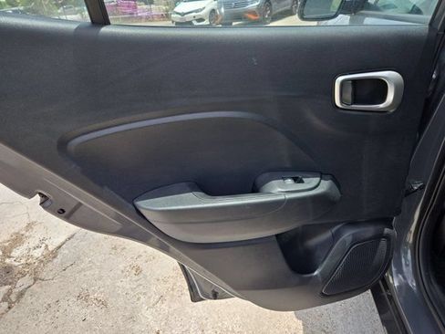 Used 2025 Hyundai Venue SEL FWD image 26