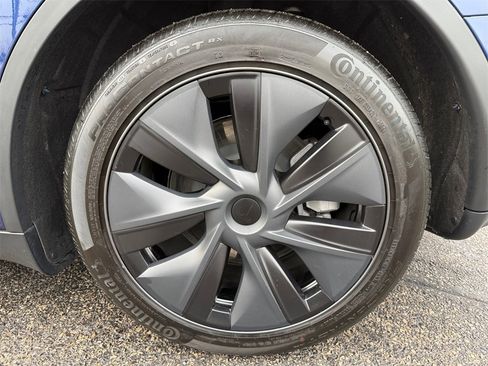 Used 2024 Tesla Model Y Long Range image 16