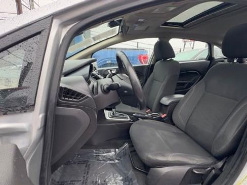 Used 2015 Ford Fiesta SE image 22