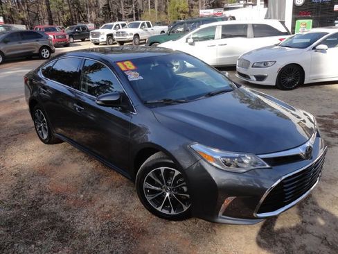 Used 2018 Toyota Avalon XLE image 1
