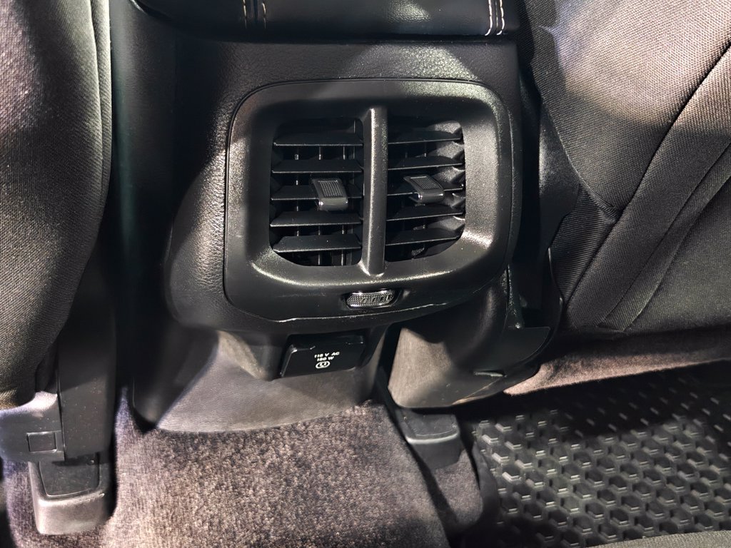 Used 2017 Jeep Cherokee Latitude w/ Cold Weather Group AWD/4WD image 26