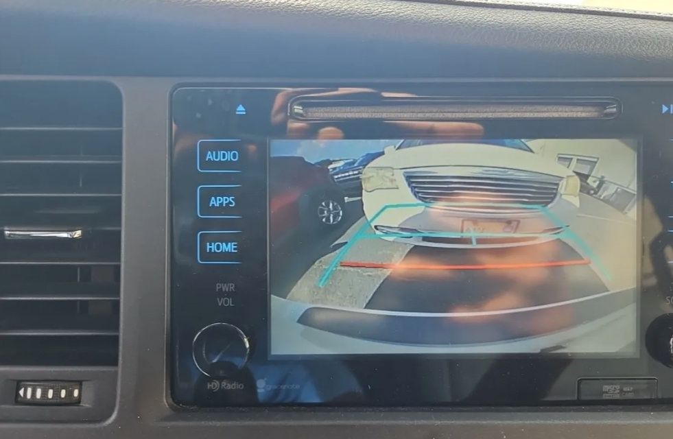 Used 2015 Toyota Sienna XLE w/ XLE Navigation Package FWD image 2