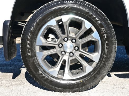 Used 2023 Chevrolet Silverado 1500 High Country w/ Technology Package image 9