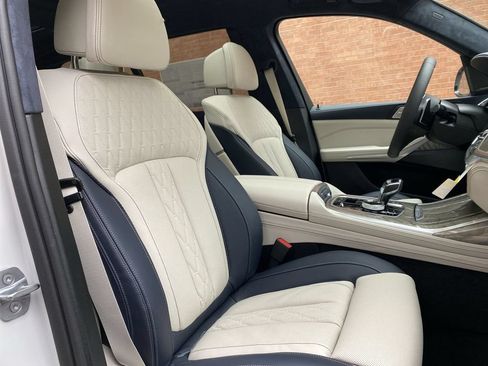 Used 2020 BMW X7 xDrive40i w/ M Sport Package AWD/4WD image 52
