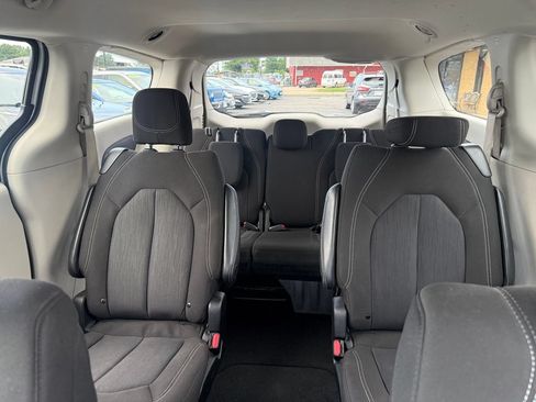 Used 2023 Chrysler Voyager LX FWD image 40
