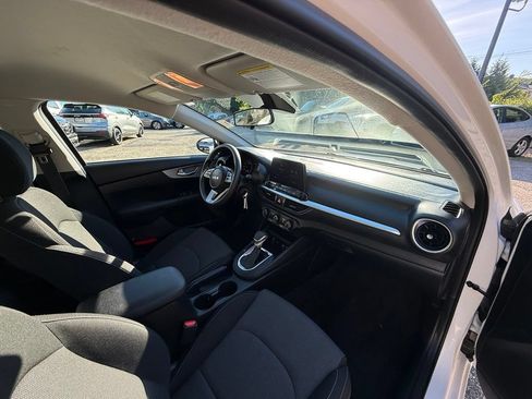 Used 2023 Kia Forte LXS w/ LXS Technology Package FWD image 17