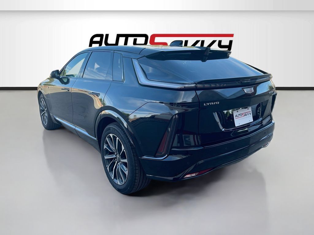 Used 2025 Cadillac Lyriq Sport AWD/4WD image 5