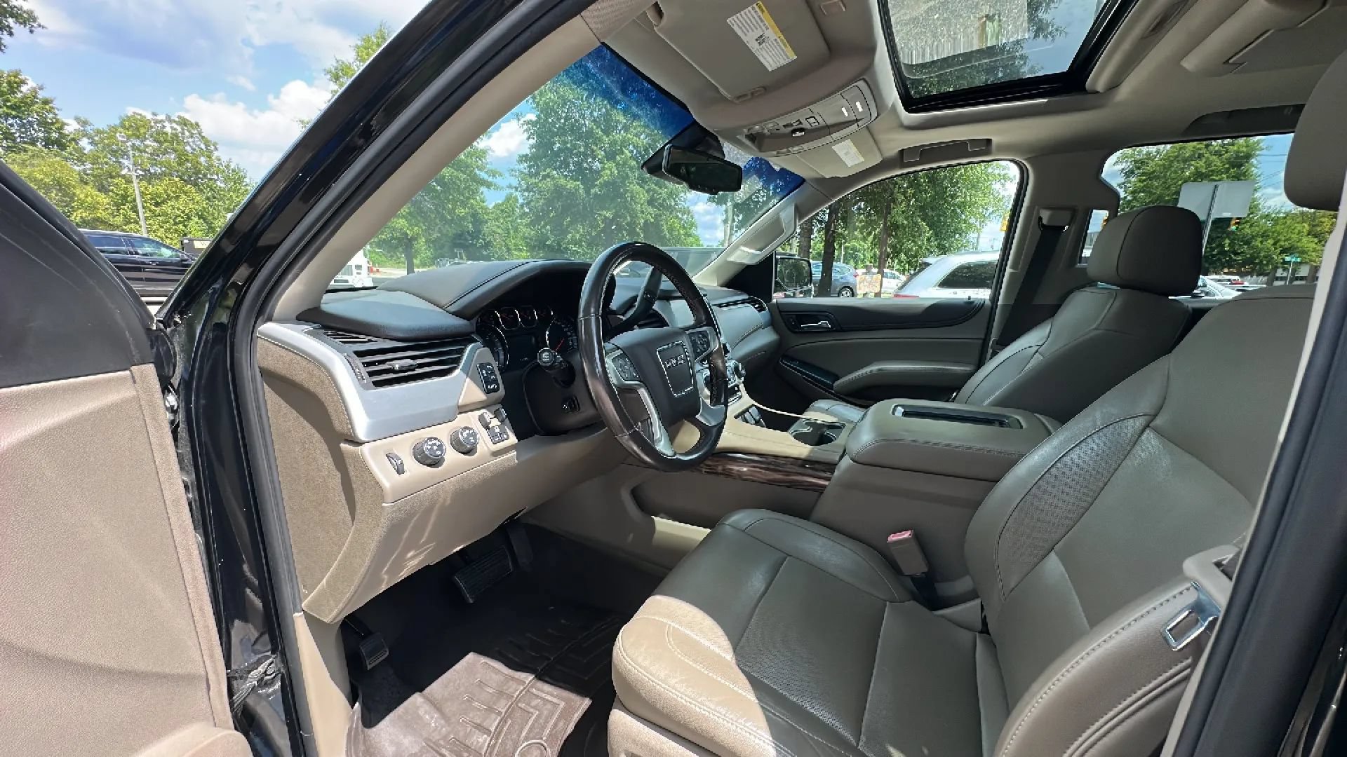 Used 2018 GMC Yukon SLT w/ Open Road Package AWD/4WD image 20