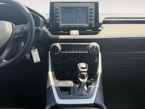 Used 2022 Toyota RAV4 LE FWD image 11