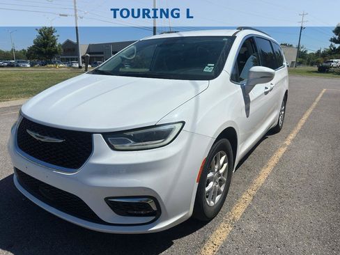 Used 2022 Chrysler Pacifica Touring-L FWD image 8