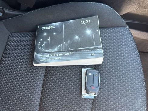 Used 2024 GMC Terrain SLE image 16