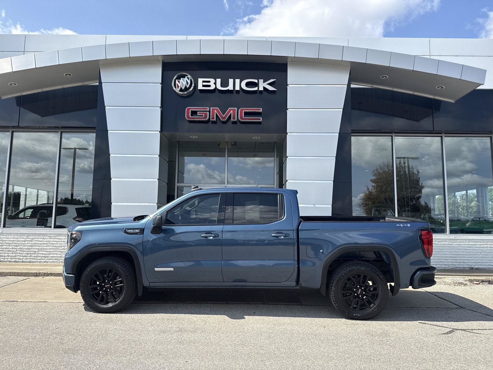 Used 2024 GMC Sierra 1500 Elevation AWD/4WD image 5