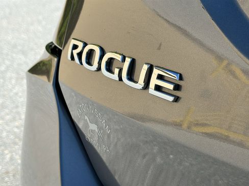 Used 2017 Nissan Rogue S AWD/4WD image 9