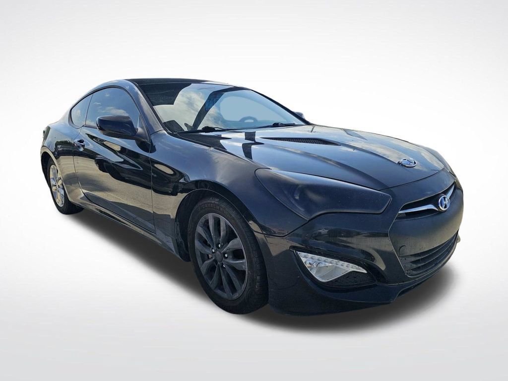 Used 2014 Hyundai Genesis 2.0T RWD image 2