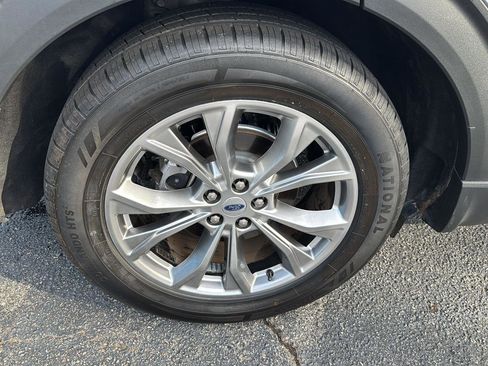 Used 2022 Ford Explorer Limited image 34