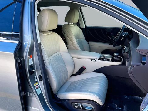Used 2018 Lexus LS 500 w/ Interior Upgrade Package RWD image 9