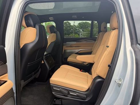 Certified 2025 Cadillac Escalade IQ Sport 2 AWD/4WD image 8