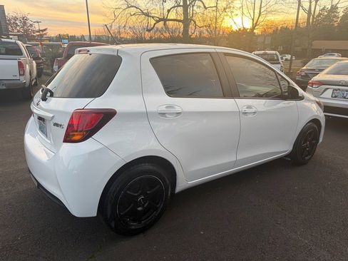 Used 2015 Toyota Yaris L image 4