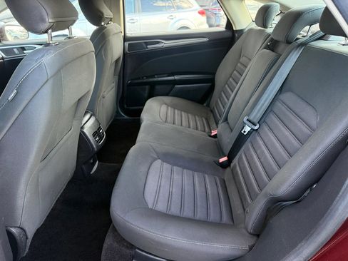 Used 2018 Ford Fusion SE w/ Fusion SE Technology Package FWD image 15