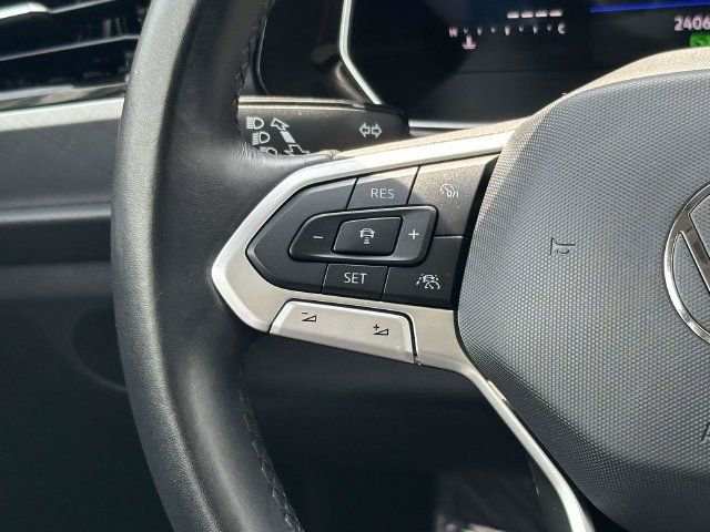 Used 2024 Volkswagen Jetta SE w/ Panoramic Sunroof Package FWD image 23