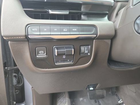 Certified 2022 Cadillac Escalade ESV Sport AWD/4WD image 19