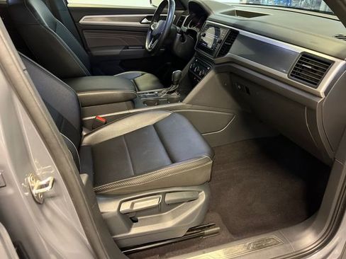 Certified 2021 Volkswagen Atlas Cross Sport SE w/ Panoramic Sunroof Package FWD image 11