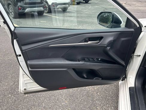 Used 2025 Toyota Camry SE FWD image 6