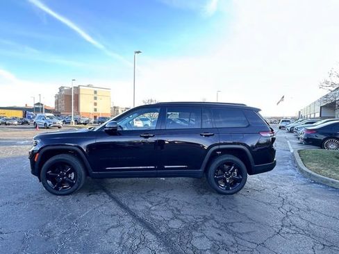 Used 2023 Jeep Grand Cherokee L Limited w/ Black Appearance Package image 4