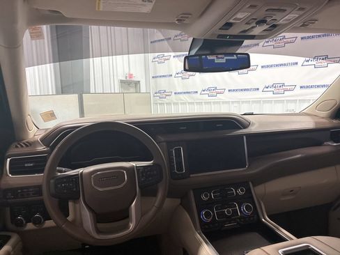 Used 2024 GMC Yukon Denali AWD/4WD image 2