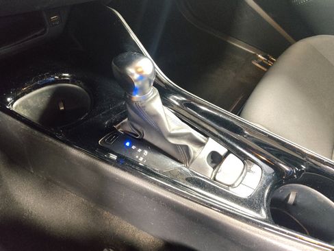 Used 2021 Toyota C-HR XLE FWD image 26