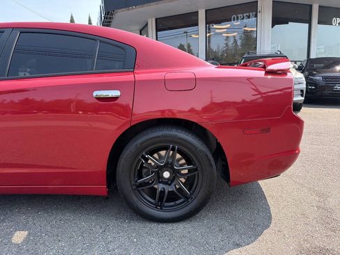 Used 2013 Dodge Charger R/T RWD image 4