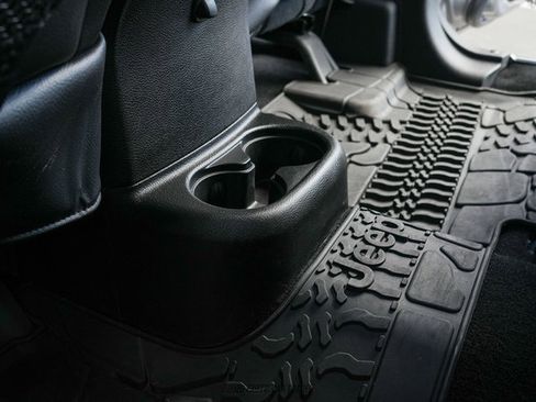 Used 2016 Jeep Wrangler Unlimited Rubicon image 56