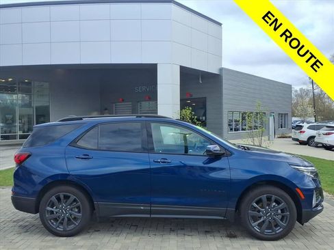 Used 2022 Chevrolet Equinox RS w/ LPO, Floor Liner Package image 8