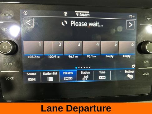 Used 2025 Volkswagen Jetta SE FWD image 16