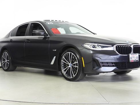Certified 2023 BMW 530e w/ Convenience Package image 4