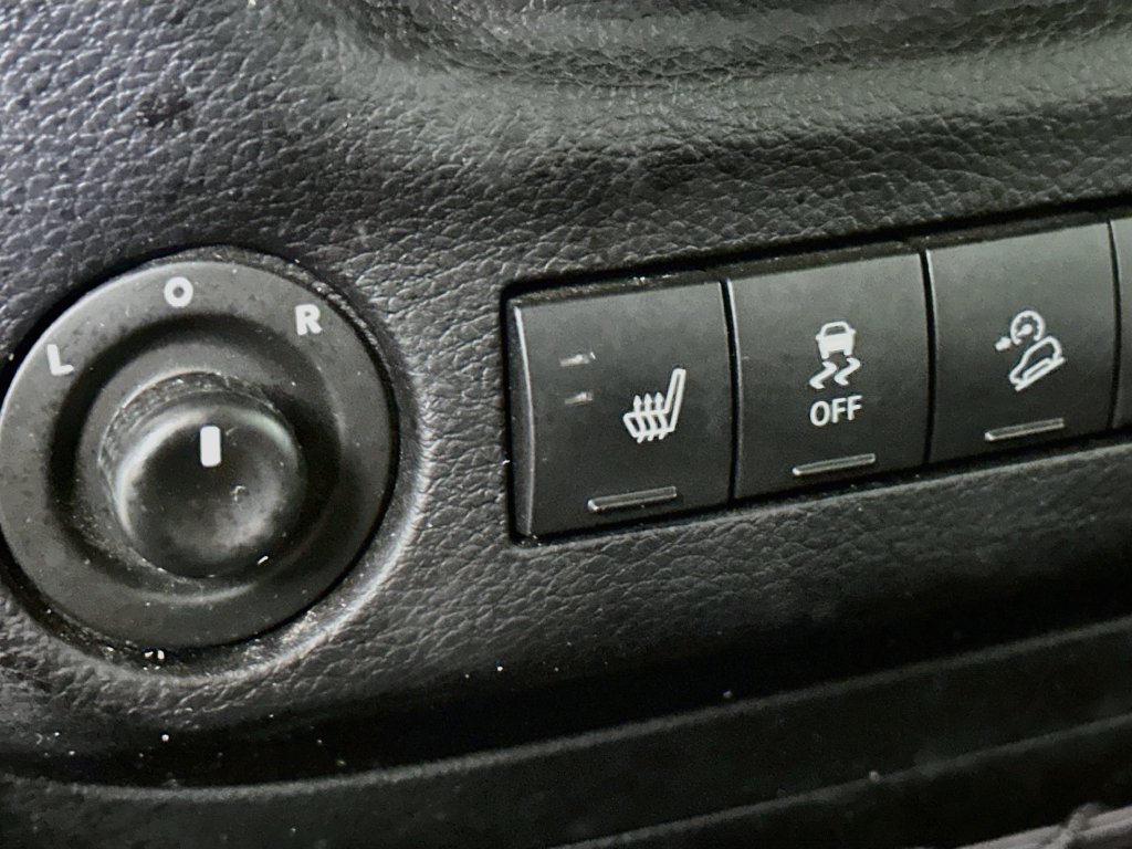 Used 2016 Jeep Wrangler Unlimited Sahara AWD/4WD image 24