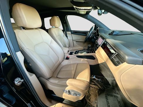 Used 2022 Porsche Macan image 30